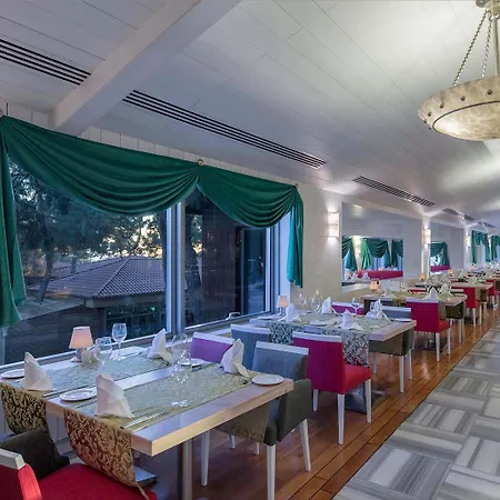 אתר נופש Rixos Sungate - The Land Of Legends Access