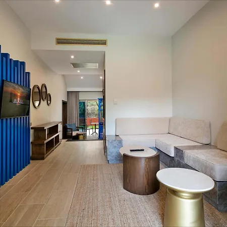 אתר נופש Rixos Sungate - The Land Of Legends Access